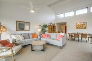 Palm Desert Condo with Patio and Golf Course Views