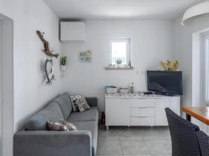 Seaside family friendly house with a swimming pool Slatine, Ciovo - 22427