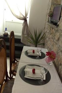 Apartments by the sea Makarska - 22489