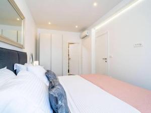 Family-friendly apartments with swimming pool Pomena, Mljet - 22317