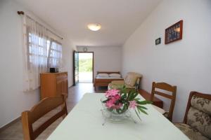 Secluded house with a parking space Cove Mikavica, Zirje - 22367