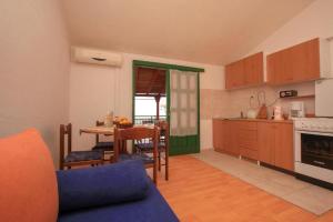 Apartments by the sea Sucuraj, Hvar - 22494