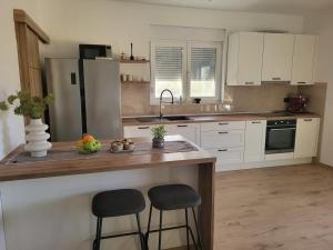 Holiday house with a swimming pool Ljubac, Zadar - 22537