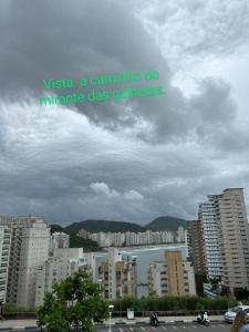 Apto bem localizado na praia Pitangueiras -Guarujá