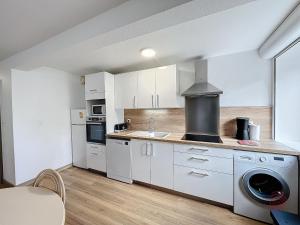 F2 avec terrasse, proche Thermes, animaux acceptés, wifi, parking - FR-1-451-25