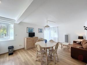 F2 avec terrasse, proche Thermes, animaux acceptés, wifi, parking - FR-1-451-25