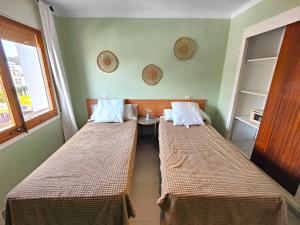 Apartamento en Roses, 2ª línea de playa, con terraza, WIFI y parking comunitario - ES-258-31