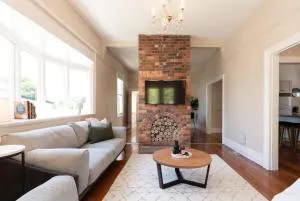 Gorgeous on Galvin: Close to Town Yet A Mile Away - Kings Park