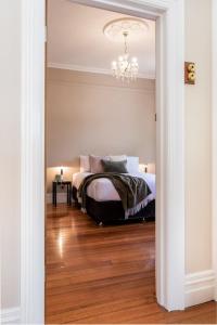 Gorgeous on Galvin: Close to Town Yet A Mile Away