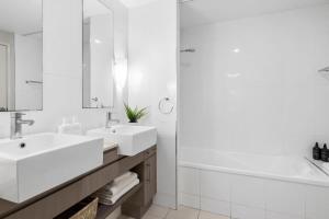 Lux Resort Cairns I 9 Pools, Gym & BBQ I free Parking