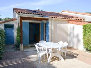 Maison pour 6 à La Palmyre avec terrasse et parking - FR-1-705-56