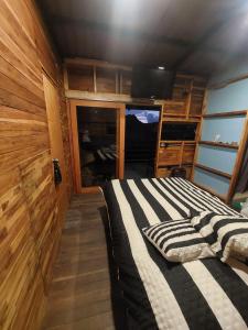 Mágica cabaña en la montaña en la Vega