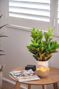 Coastal Corner - Contemporary Chic by the Beach