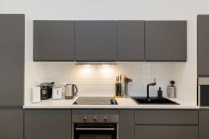 Grand Luxury on The Budapest Broadway w Jacuzzi