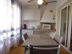 Appartement Climatisé 2 Pièces avec Piscine, Tennis et Parking à 500m de la Plage - FR-1-776-73