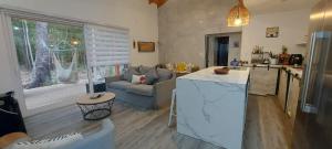 Casa orilla Río Punahue, camino a Lago Riñihue