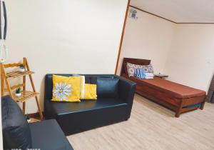 Cozy Condo near Burnham
