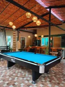 Klub Safari Inn & Lounge - Azpitia