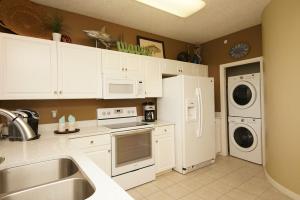 Destin West Gulfside 404 - Amazing Beach View - Free Beach Service - Must See!