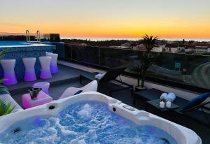 Penthouse Blue Horizon- a luxury penthouse with infinity pool, hot tub, sauna and sea views!