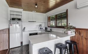 Apollo Bay Cottages- Sabine