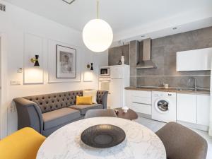 ChezmoiHomes Angel I 1BR & 2BR