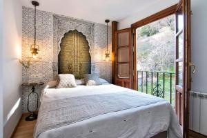 Deluxe Apartment room in Chezmoihomes Alhambra Dreams - Luxury & Romantic Hideaway