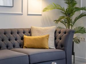 ChezmoiHomes Angel 18 1BR & 2BR