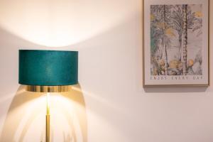 Luxury Mcr 2bed,2bath Apartment- Central location!