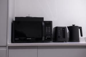 Luxury Mcr 2bed,2bath Apartment- Central location!