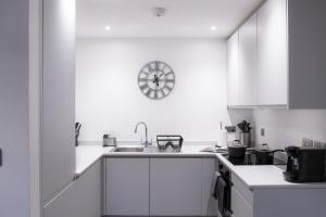 Luxury Mcr 2bed,2bath Apartment- Central location!