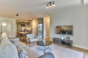 Newlands Peak Luxury Apartment Unit 636