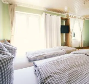 Haus am Bach - gemütliche Pension - Fahrenzhausen