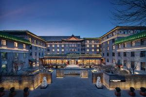 East Sacred Hotel-Very close to the Drum Tower,The Lama Temple,Houhai Bar Street,Nanluoguxiang,Tiananmen Square and the Forbidden City, and the subway st ation is also very close