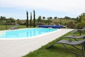 Maisons de vacances Gite le chant des tournesols piscine chauffee : photos des chambres