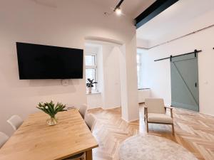 Central Loft Apartment near Belvedere Castle