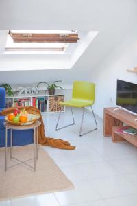 Picassos Dream Cozy & Chic Attic Plaza Merced