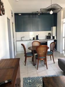 Appartements Votre oasis de detente : Appartement flambant neuf, 1 chambre, 4 couchages a Aubigne-racan : photos des chambres