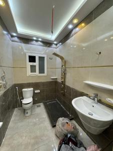 بالقرب من مدينتي شقه مميزه جديده ثلاث غرف وحمامين