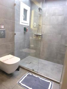 “ZEUS”, STYLISH LUXURY BUSINESS SUITE in the heart of Athens.