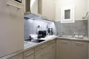 “ZEUS”, STYLISH LUXURY BUSINESS SUITE in the heart of Athens.