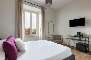 Colosseo Road by Hili