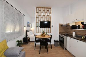 A comfy studio with hot tub