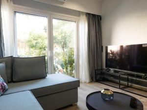 Azalea Suite - 5 min drive to Piraeus Port