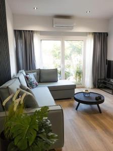 Azalea Suite - 5 min drive to Piraeus Port