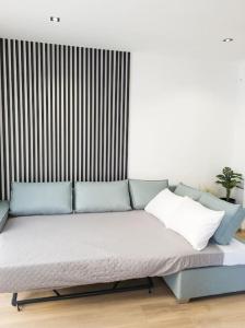 Dahlia Suite - 5 min drive to Piraeus Port