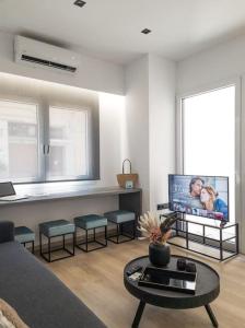 Camellia Suite - 5 min drive to Piraeus Port