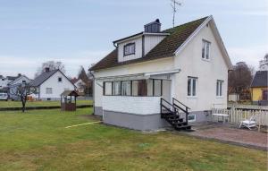 Amazing Home In Strömsnäsbruk With Wifi