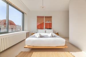 The HostMaster Lighthouse Aura