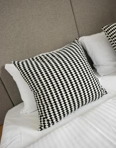 Solec Cristal Home Apartment by BookingHost